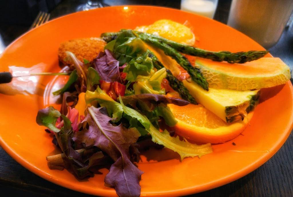 Vivetha Bistro | restaurant | 2485 Queen St E, Toronto, ON M4E 1H9, Canada | 4166865688 OR +1 416-686-5688