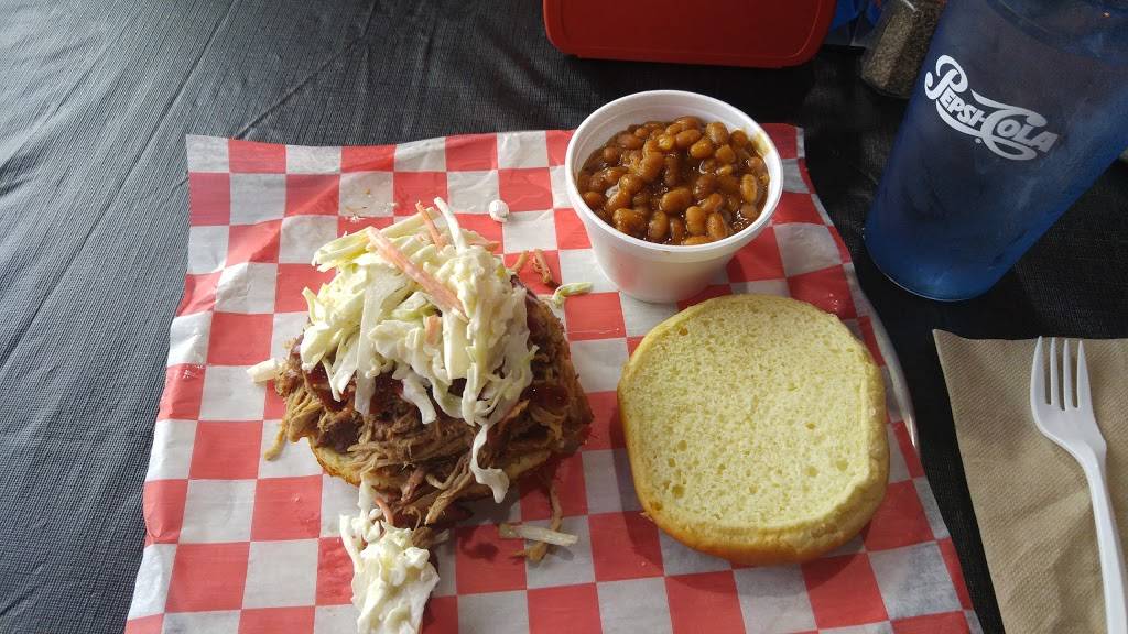 Smokin This and That BBQ | restaurant | 10020 Demia Way, Florence, KY 41042, USA | 8598170492 OR +1 859-817-0492