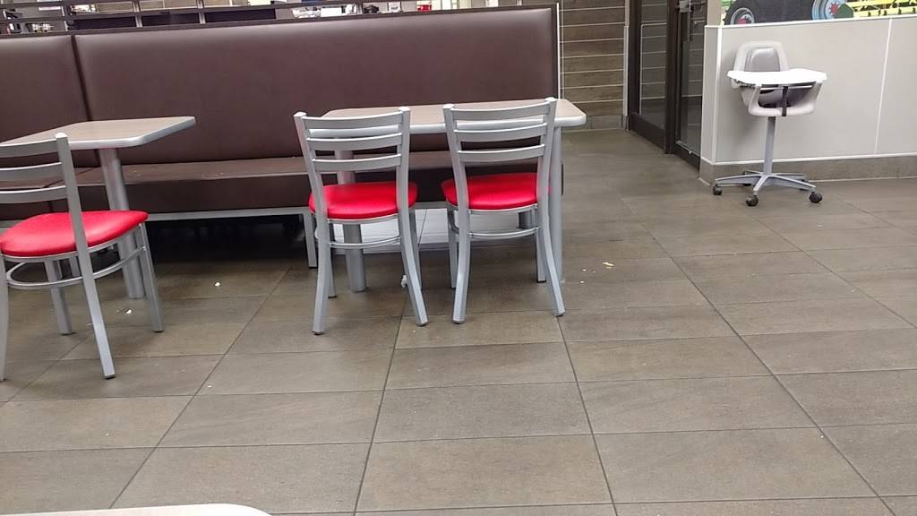 Hardees | restaurant | 1212 W Osage St, Pacific, MO 63069, USA | 6362715598 OR +1 636-271-5598