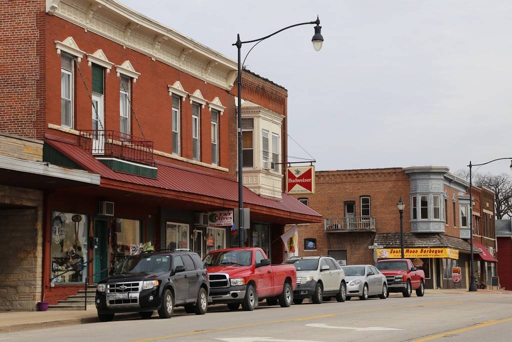 J & Ks Half Moon Tavern | restaurant | 120 W Lincoln Ave, Hinckley, IL 60520, USA | 8152867303 OR +1 815-286-7303