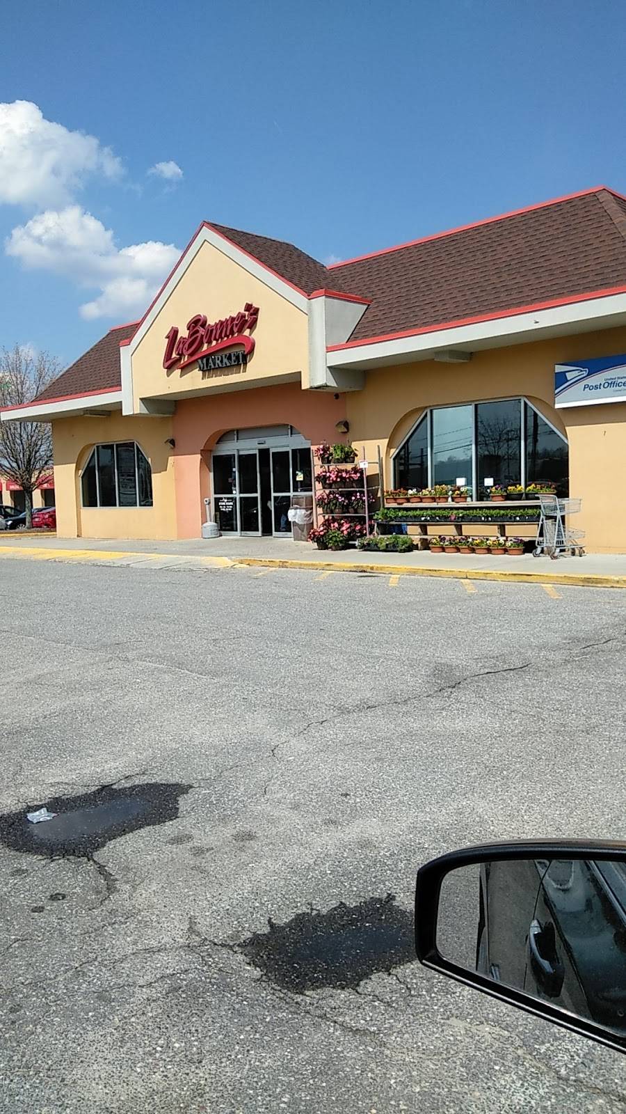 LaBonnes Market | restaurant | 639 Straits Turnpike, Watertown, CT 06795, USA | 8602749631 OR +1 860-274-9631