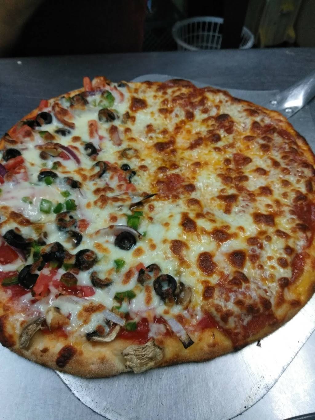 The Pub At Lake Henry | restaurant | 1 Century Dr, Winter Haven, FL 33881, USA | 8632946506 OR +1 863-294-6506