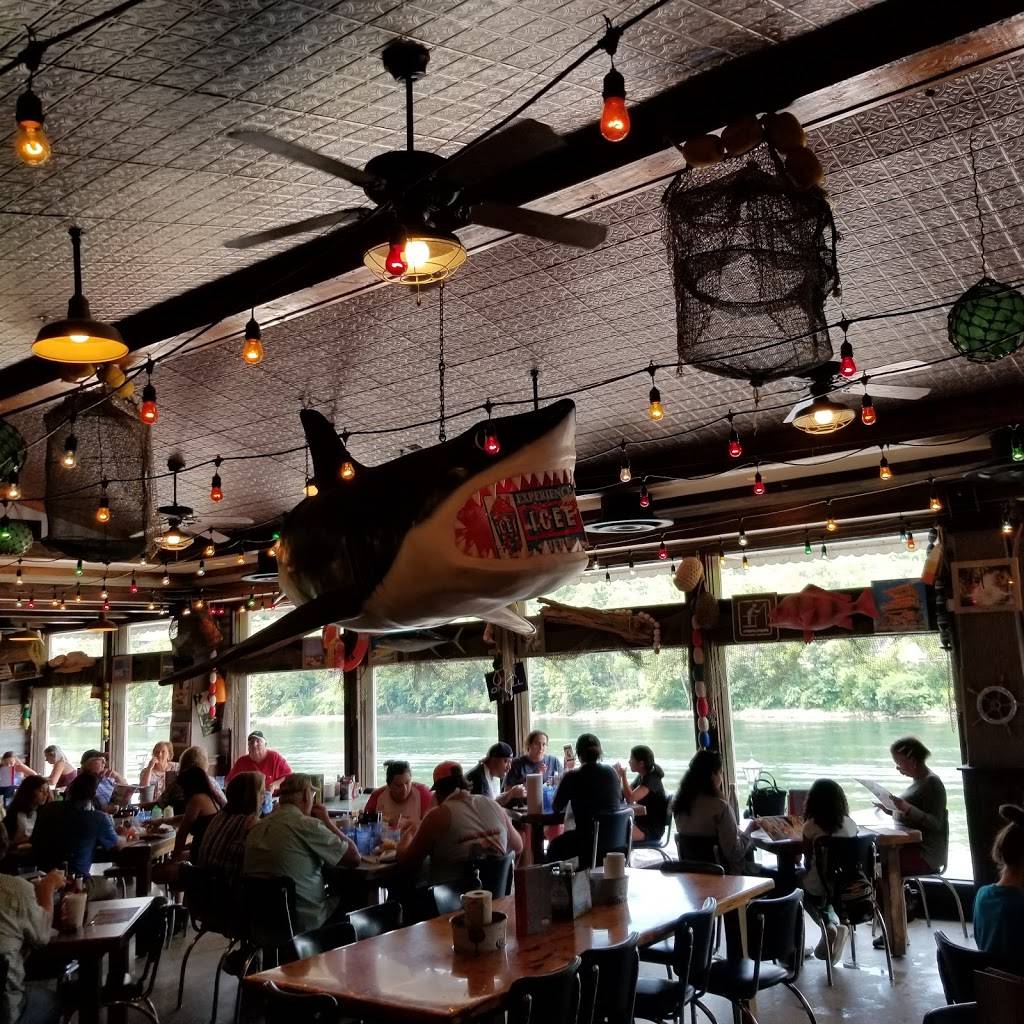 Joes Crab Shack | restaurant | 717 Branson Landing, Branson, MO 65616, USA | 4173377373 OR +1 417-337-7373