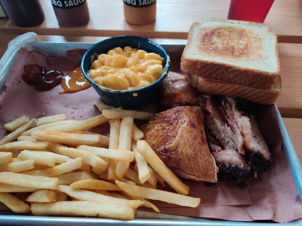 Colts Pig Stand | restaurant | 1340 Saxon Blvd, Orange City, FL 32763, USA | 3862184003 OR +1 386-218-4003