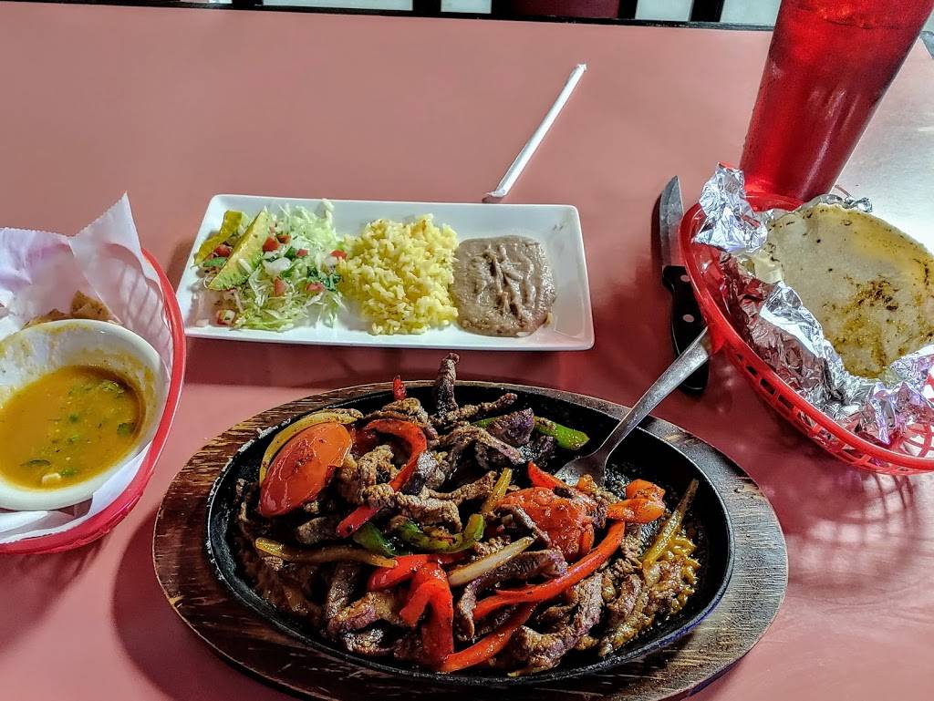 Lucas Tacos Restaurant | restaurant | 7275 Hawkinsville Rd, Macon, GA 31216, USA | 4782165034 OR +1 478-216-5034