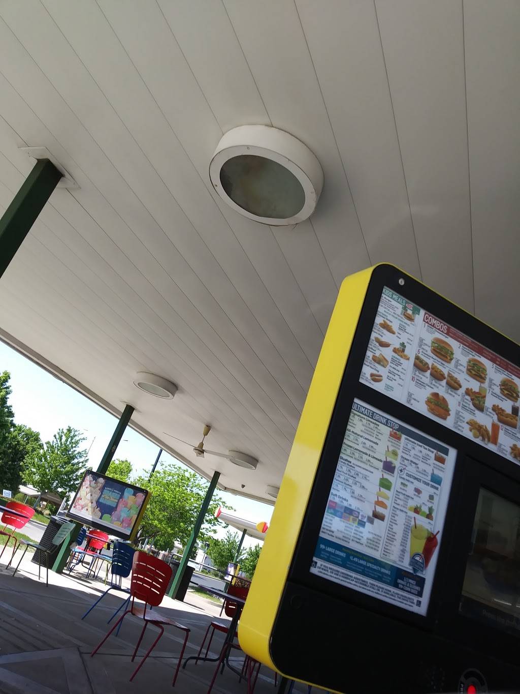 Sonic Drive-In | restaurant | 1135 NE Douglas St, Lees Summit, MO 64086, USA | 8163471298 OR +1 816-347-1298