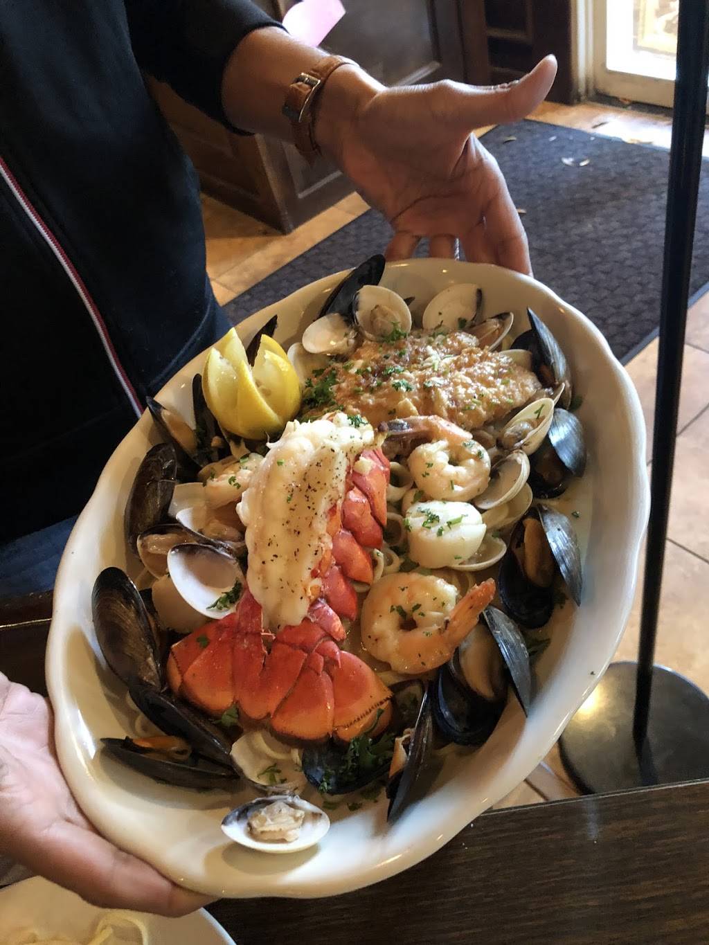 Lecis Italian Cafe | restaurant | 4076 Belfort Rd, Jacksonville, FL 32216, USA | 9043328144 OR +1 904-332-8144