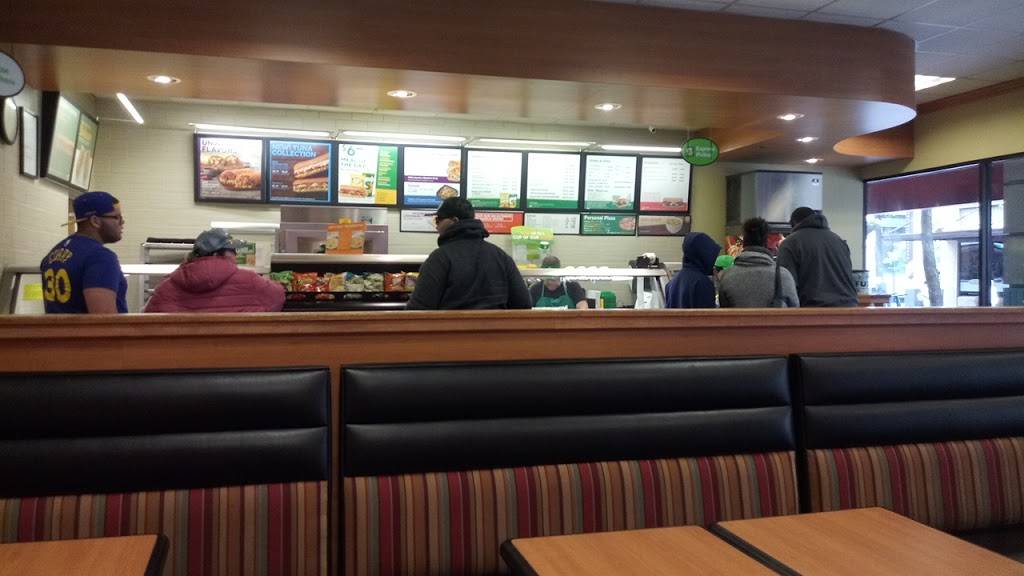 Subway Restaurants | restaurant | 240 E Houston St, San Antonio, TX 78205, USA | 2102242523 OR +1 210-224-2523