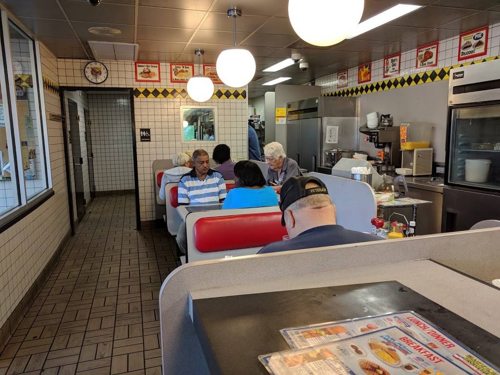 Waffle House | meal takeaway | 4150 Cane Run Rd, Louisville, KY 40216, USA | 5024477203 OR +1 502-447-7203