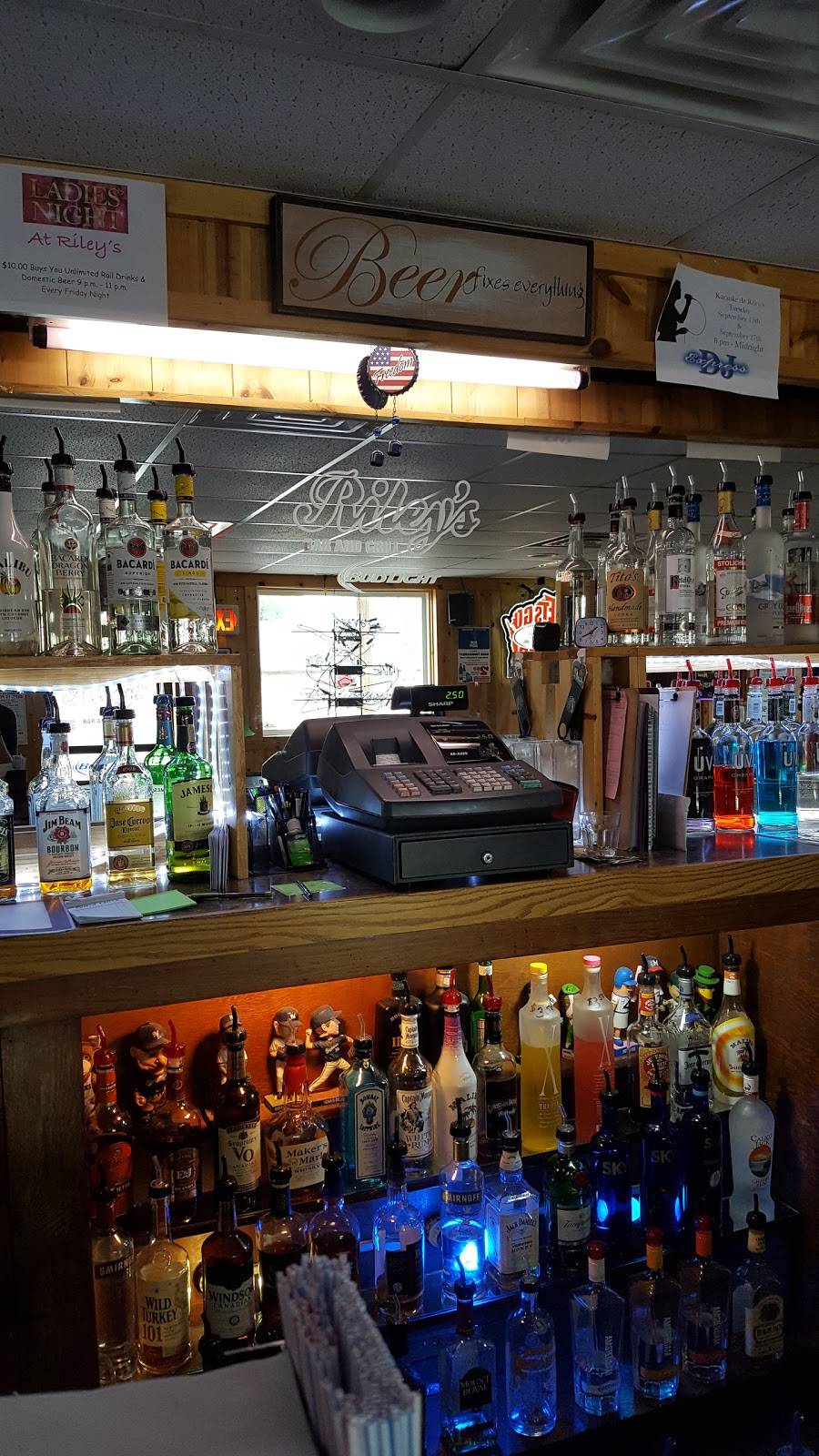 Rileys Bar & Grill | restaurant | 1314 W Wisconsin St, Portage, WI 53901, USA | 6087421004 OR +1 608-742-1004