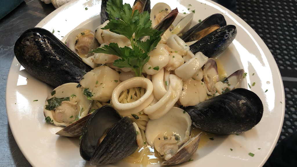 Four seasons trattoria Hyannis | restaurant | 350 Stevens St, Hyannis, MA 02601, USA | 5087718888 OR +1 508-771-8888