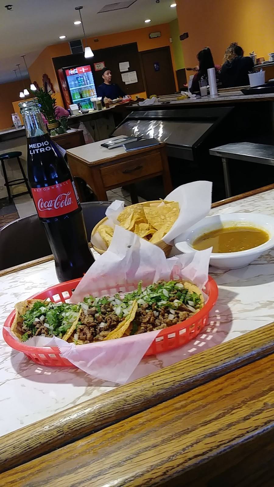 Primos Tacos | restaurant | 914 N Highland Ave, Aurora, IL 60506, USA | 6308490485 OR +1 630-849-0485