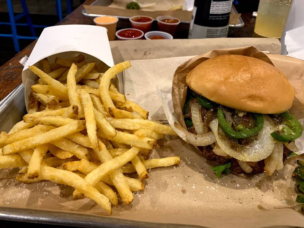 Graze Premium Burgers | restaurant | 2721 E Speedway Blvd, Tucson, AZ 85716, USA | 5202696888 OR +1 520-269-6888