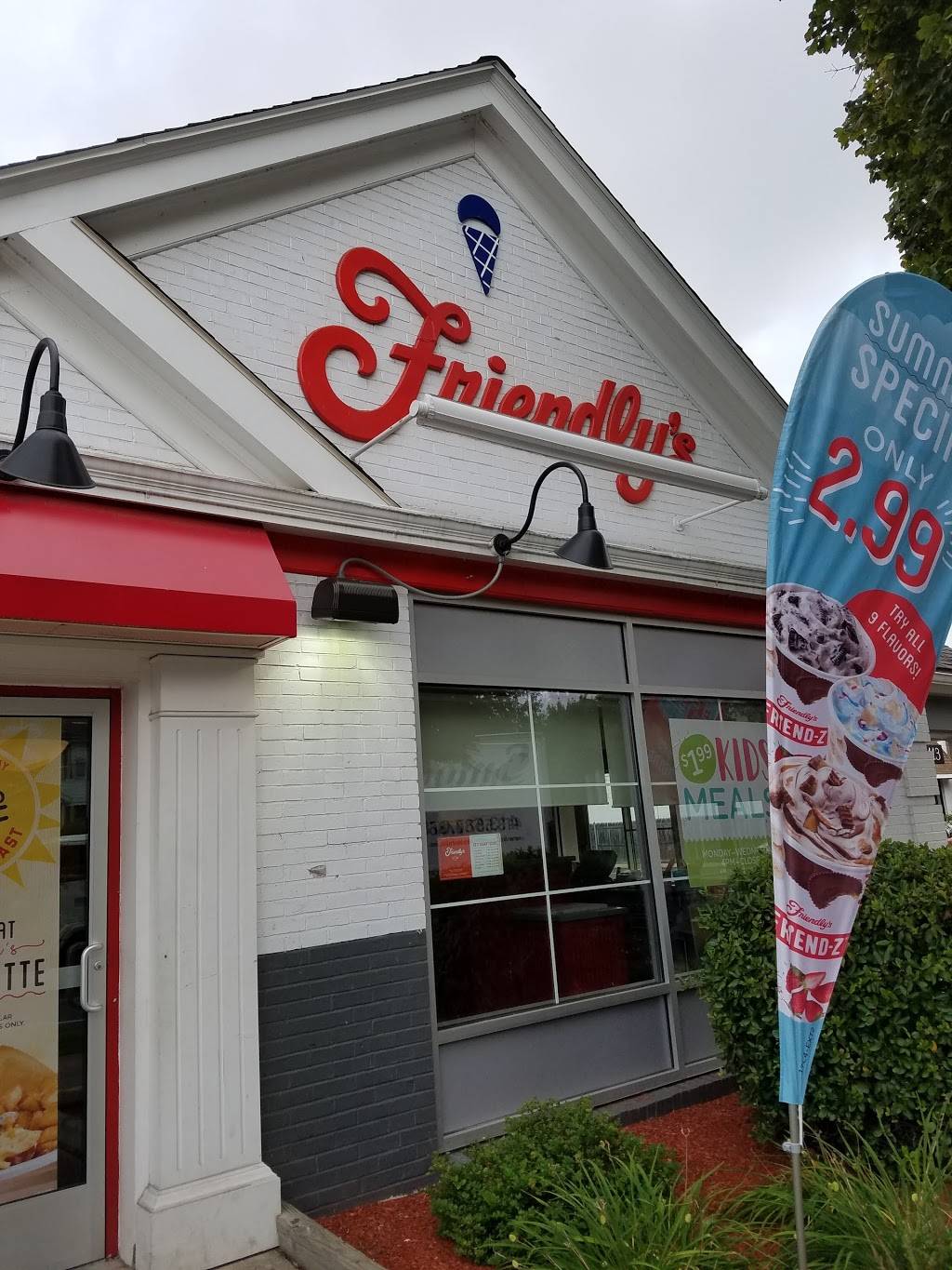 Friendlys | restaurant | 1745 Northampton St, Holyoke, MA 01040, USA | 4135364332 OR +1 413-536-4332