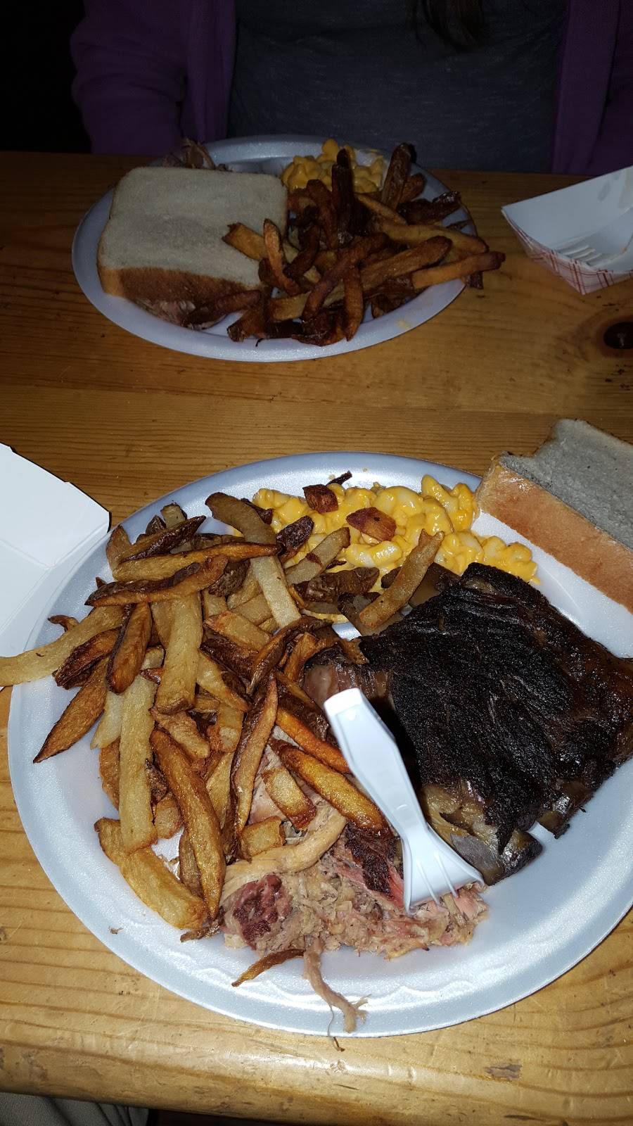 Henrys Smokehouse | restaurant | 1842 Woodruff Rd, Greenville, SC 29607, USA | 8642139770 OR +1 864-213-9770