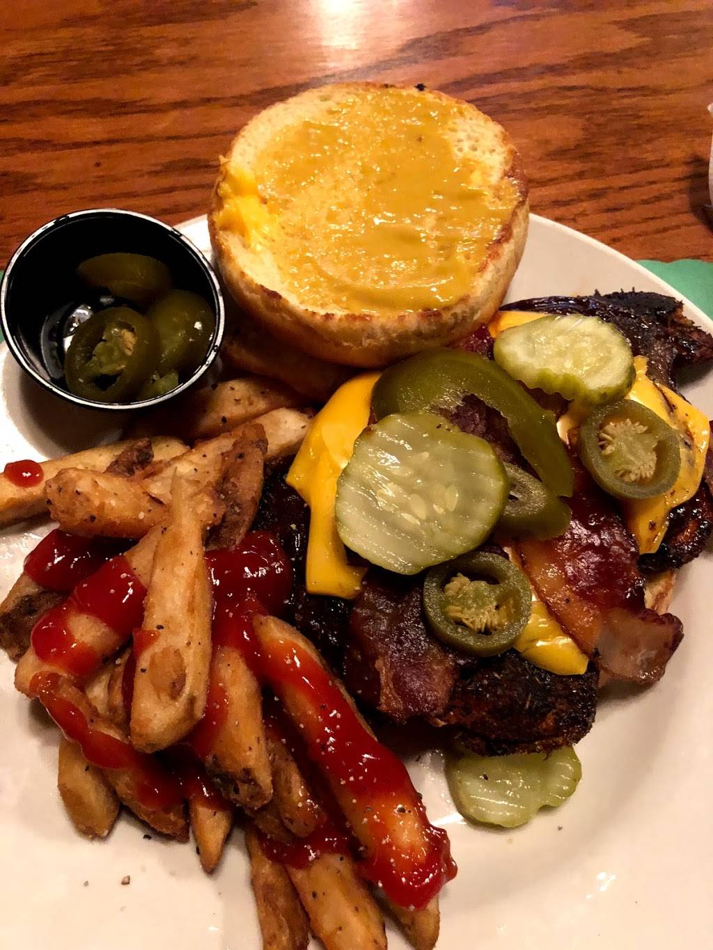 The Water Street Tavern | restaurant | 102 Water St, Baltimore, MD 21202, USA | 4106059495 OR +1 410-605-9495