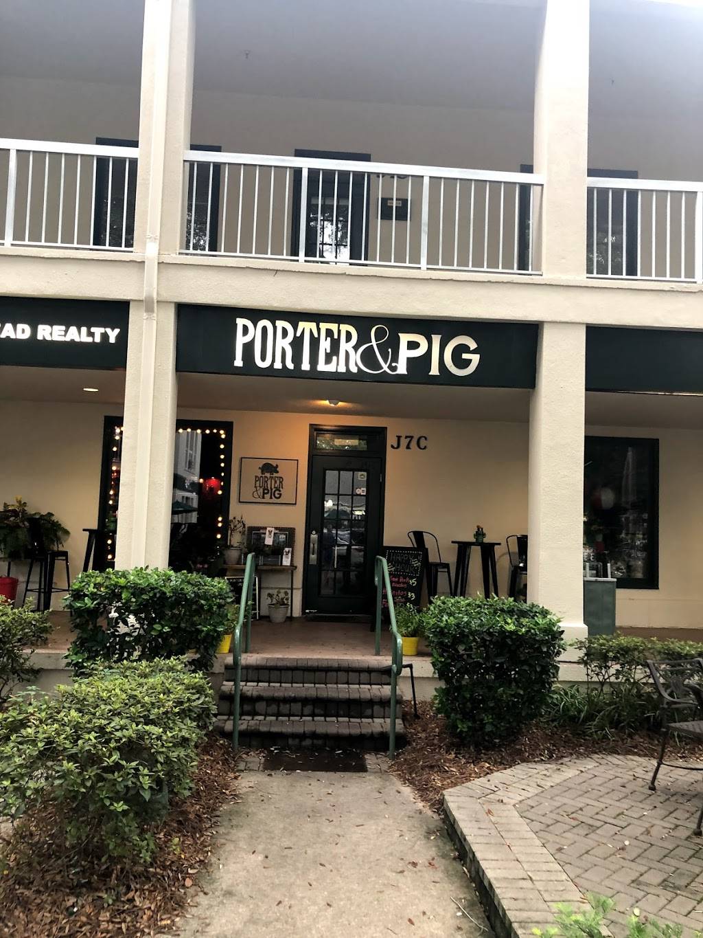 Porter & Pig | restaurant | 1000 William Hilton Parkway Suite J7C, Hilton Head Island, SC 29928, USA | 8437153224 OR +1 843-715-3224