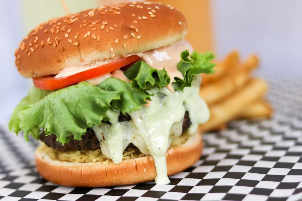 Los Verdes Kendall | night club | 2426 SW 137th Ave, Miami, FL 33175, USA | 3054806775 OR +1 305-480-6775