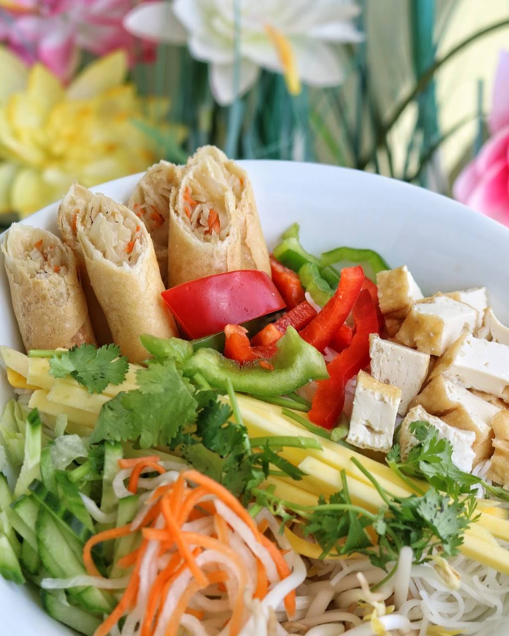 Lotus Thai & Vietnamese Cuisine | restaurant | 280 Mud St W, Stoney Creek, ON L8J 3Z6, Canada | 9055611888 OR +1 905-561-1888