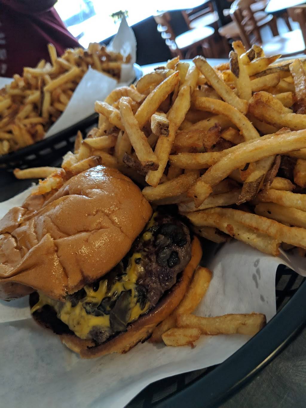 Market Burger Fries & Shakes | restaurant | 145 W Main St, Purcellville, VA 20132, USA | 5407511145 OR +1 540-751-1145