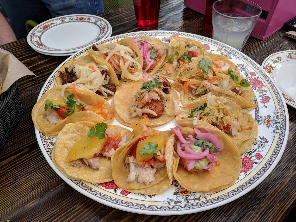 Broken English Taco Pub | restaurant | 2576 N Lincoln Ave, Chicago, IL 60614, USA | 3129290045 OR +1 312-929-0045