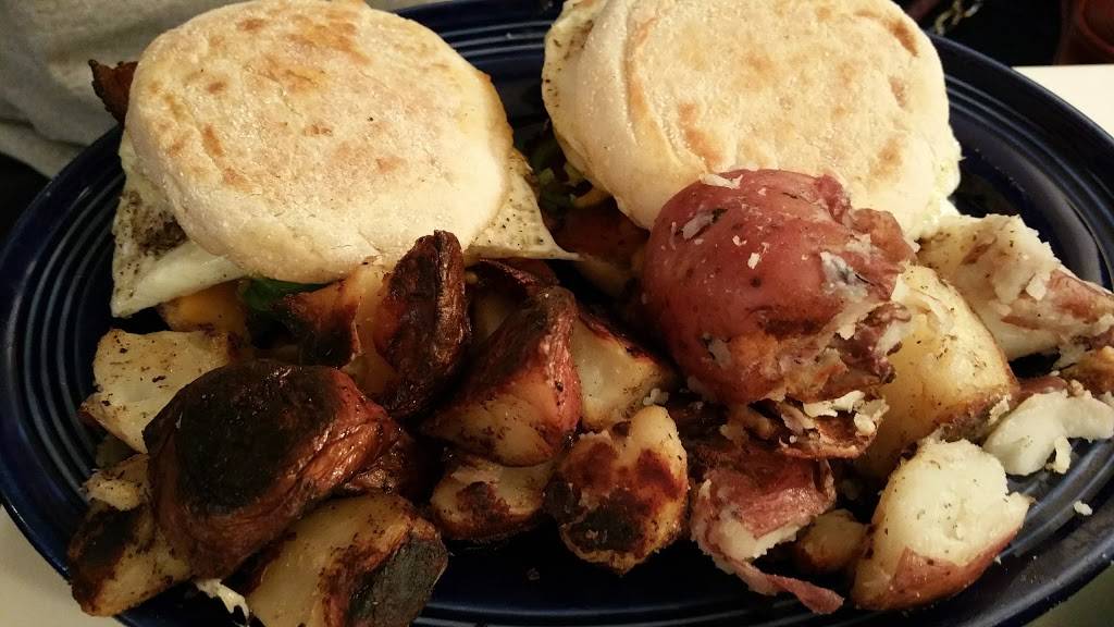 The Golden Bear | restaurant | 2326 K St, Sacramento, CA 95816, USA | 9164412242 OR +1 916-441-2242