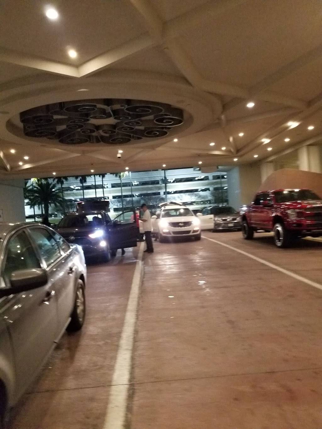 Wahoos Poolside Bar & Grill | restaurant | 4744, 158 Howard Ave, Biloxi, MS 39530, USA | 8007252239 OR +1 800-725-2239