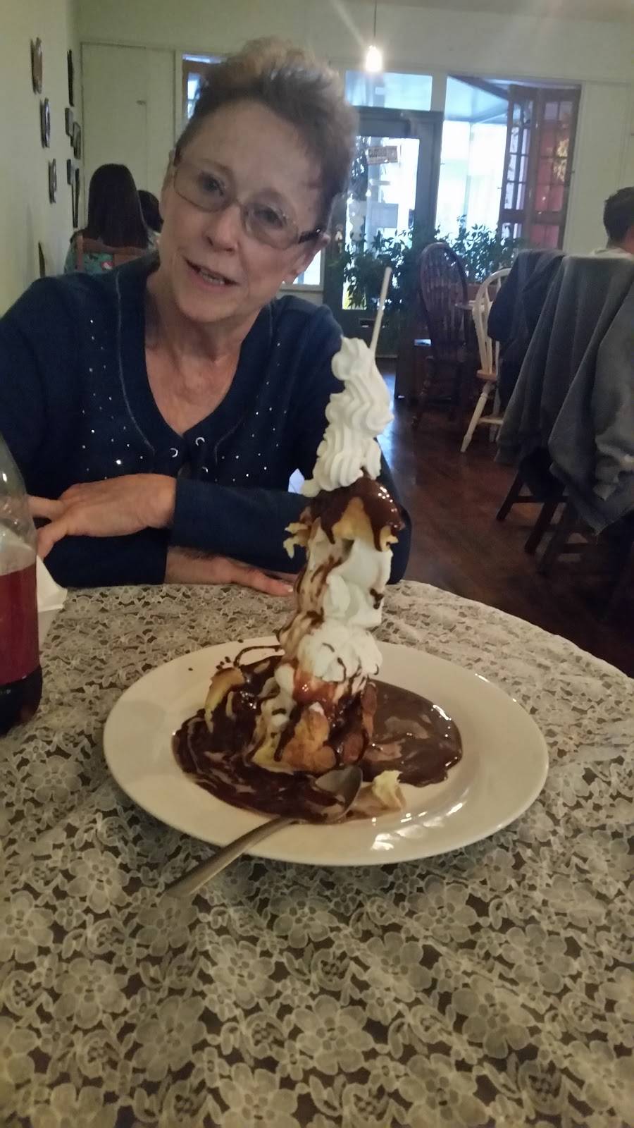 Sweet Tooth Cafe | cafe | 114 E Main St # 1, Rogersville, TN 37857, USA | 4239217400 OR +1 423-921-7400