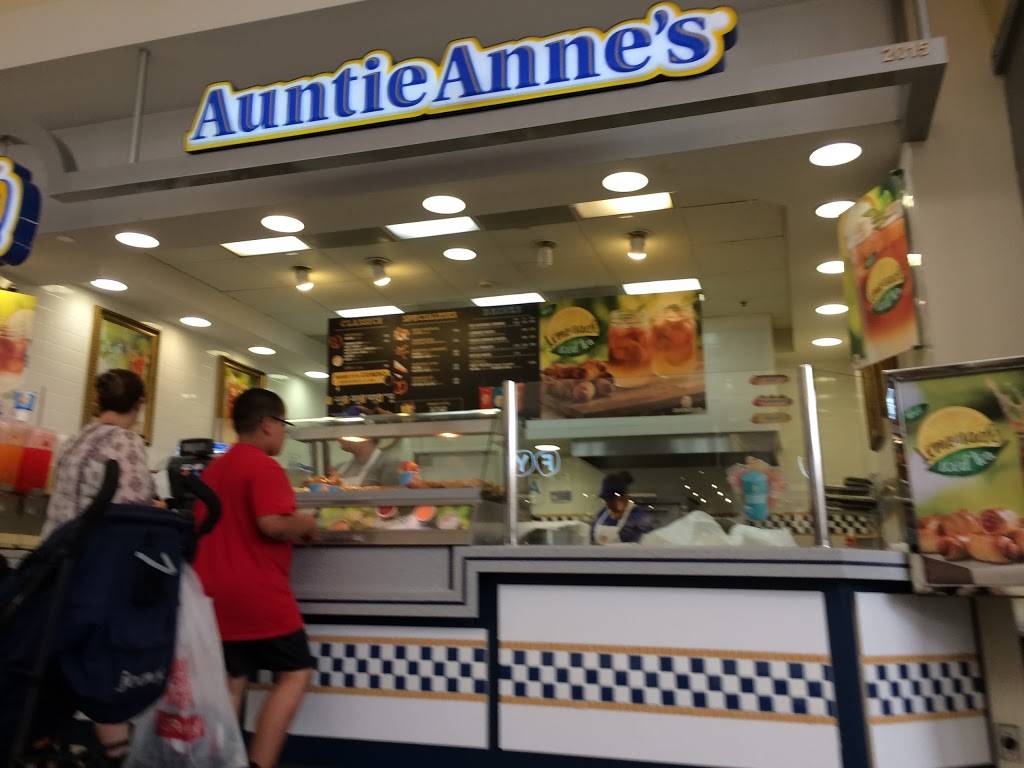 Auntie Annes | cafe | 2015 Montebello Town Center, Montebello, CA 90640, USA | 3238889150 OR +1 323-888-9150