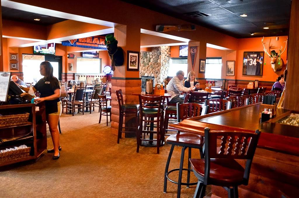 Wolfies Grill - Fishers | restaurant | 7695 Crosspoint Commons, Fishers, IN 46038, USA | 3179131272 OR +1 317-913-1272