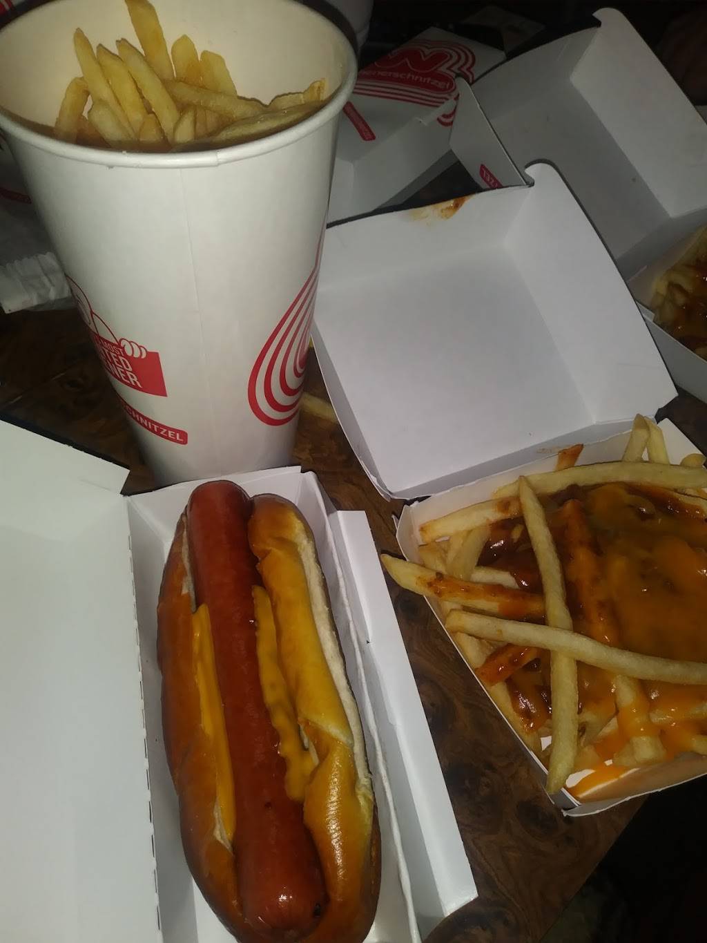 Wienerschnitzel | restaurant | 130 W Harding Way, Stockton, CA 95204, USA | 2092275123 OR +1 209-227-5123