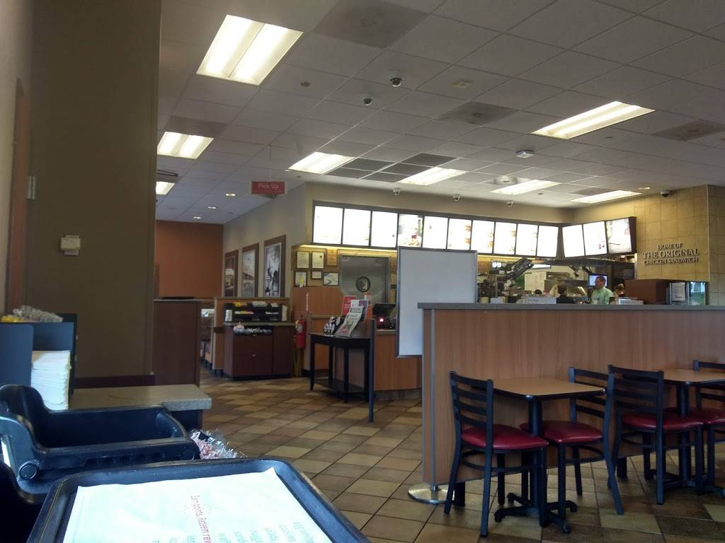 Chick-fil-A | restaurant | 2509 Mountaineer Blvd, Charleston, WV 25309, USA | 3042055829 OR +1 304-205-5829