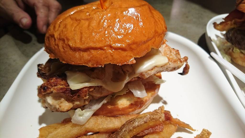 Simply Burgers & More | restaurant | 2500 NE Green Oaks Blvd, Arlington, TX 76006, USA | 8177959188 OR +1 817-795-9188