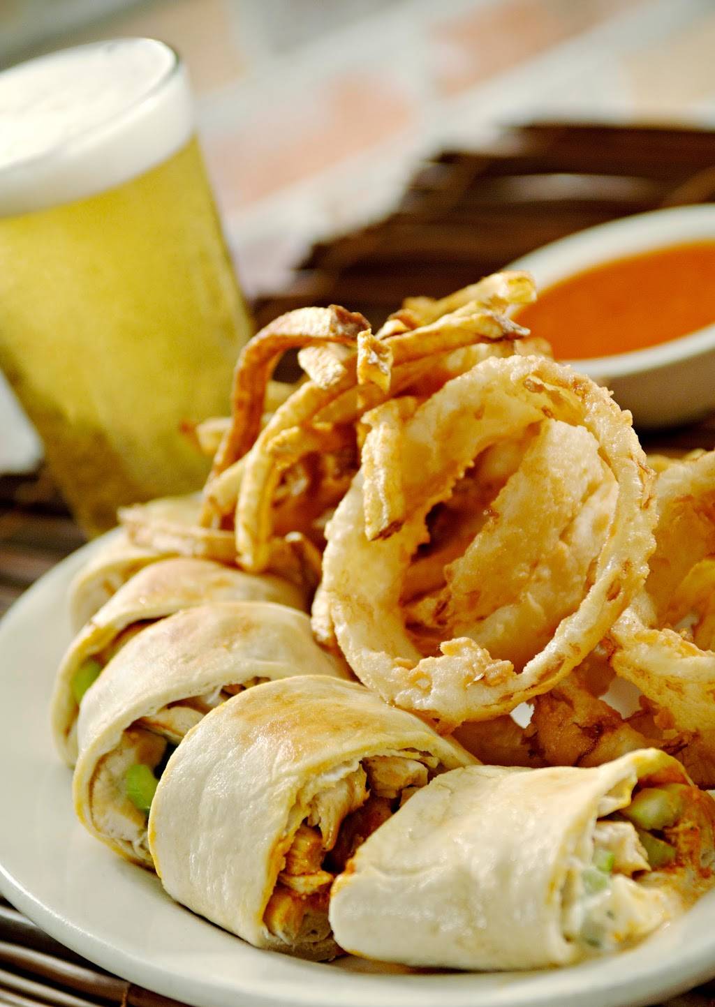 Zipps Sports Grill | restaurant | 7551 E Camelback Rd, Scottsdale, AZ 85251, USA | 4809709507 OR +1 480-970-9507