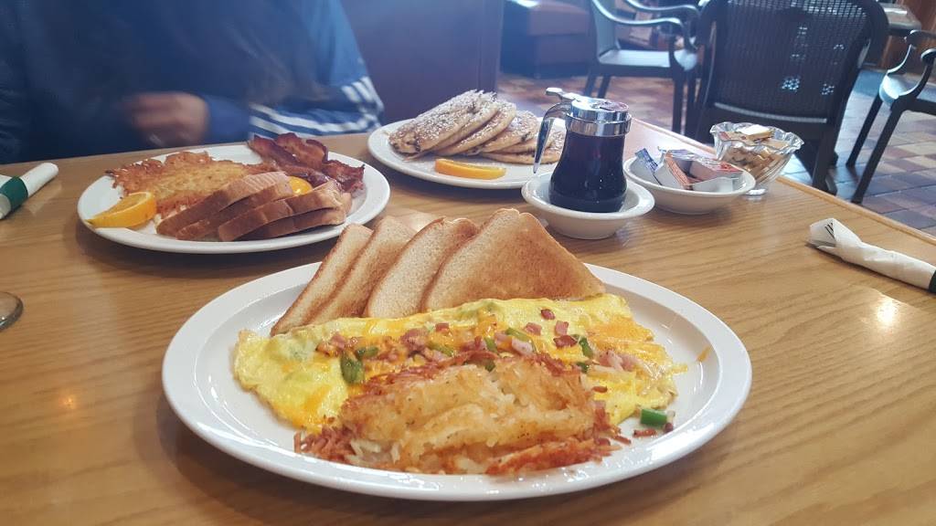 Harrys Cafe & Place | cafe | 808 W Main St, Lake Geneva, WI 53147, USA | 2622483494 OR +1 262-248-3494