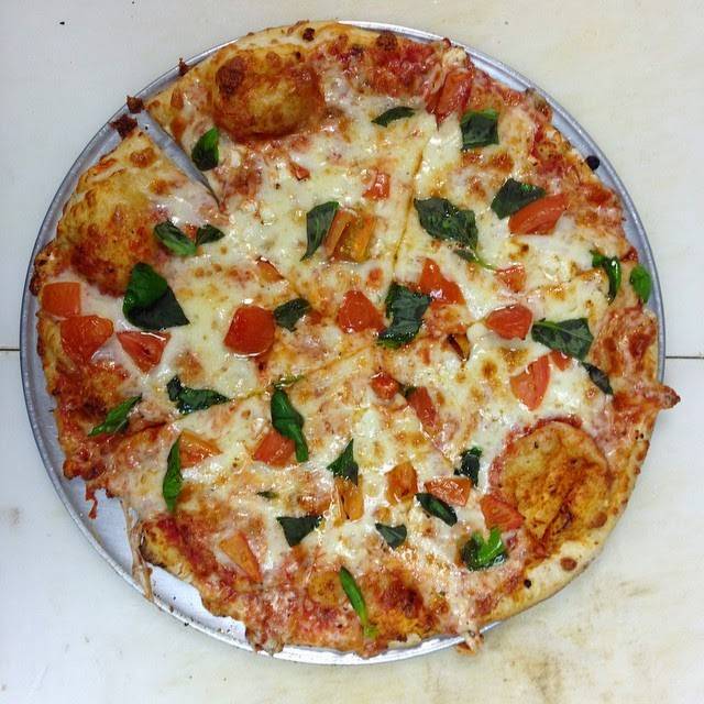 Morningstars New York Pizza | restaurant | 4931 W 6th St, Lawrence, KS 66049, USA | 7858566973 OR +1 785-856-6973