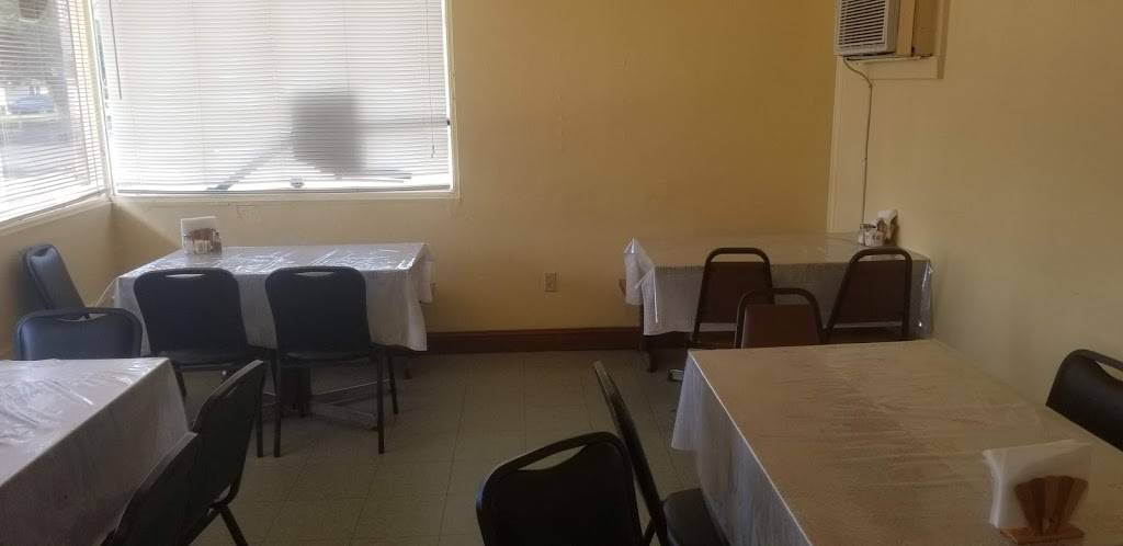 Moms Drive-In | restaurant | Trio Rd, 5923 Juanche Ave, Tranquillity, CA 93668, USA | 5596987286 OR +1 559-698-7286