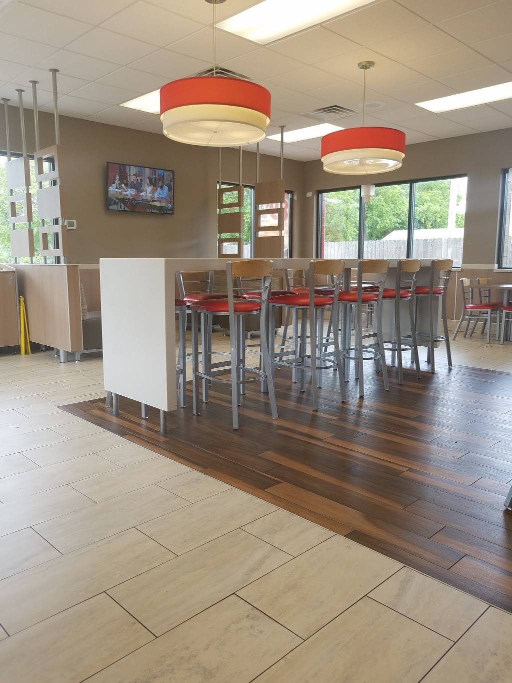 Burger King | restaurant | 2213 Sheridan Rd, Zion, IL 60099, USA | 8478726616 OR +1 847-872-6616