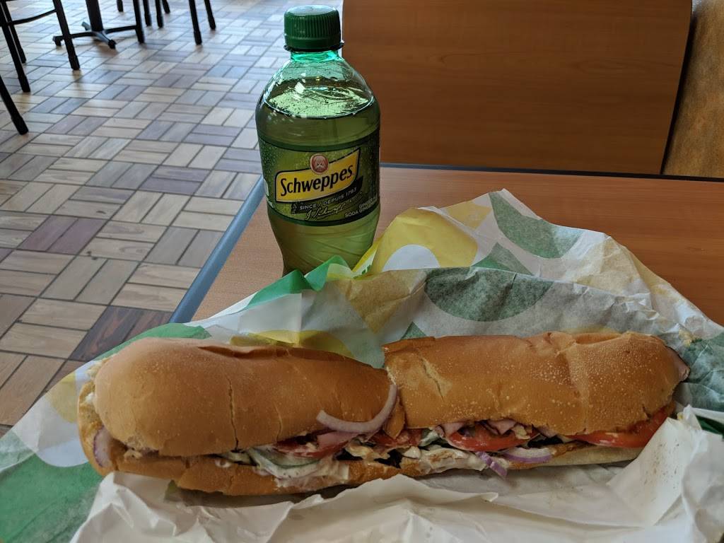 Subway | meal takeaway | 13025 Yonge St, Richmond Hill, ON L4E 1A5, Canada | 9057738996 OR +1 905-773-8996