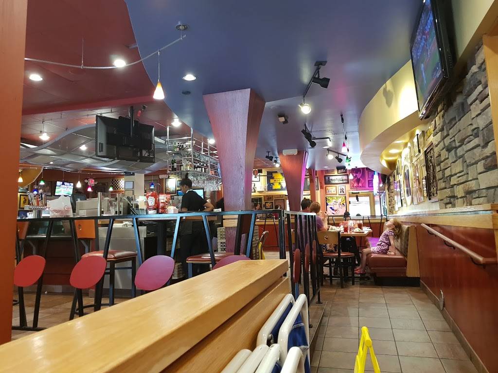 Red Robin Gourmet Burgers and Brews | restaurant | 575 Briarwood Cir, Ann Arbor, MI 48108, USA | 7349979550 OR +1 734-997-9550