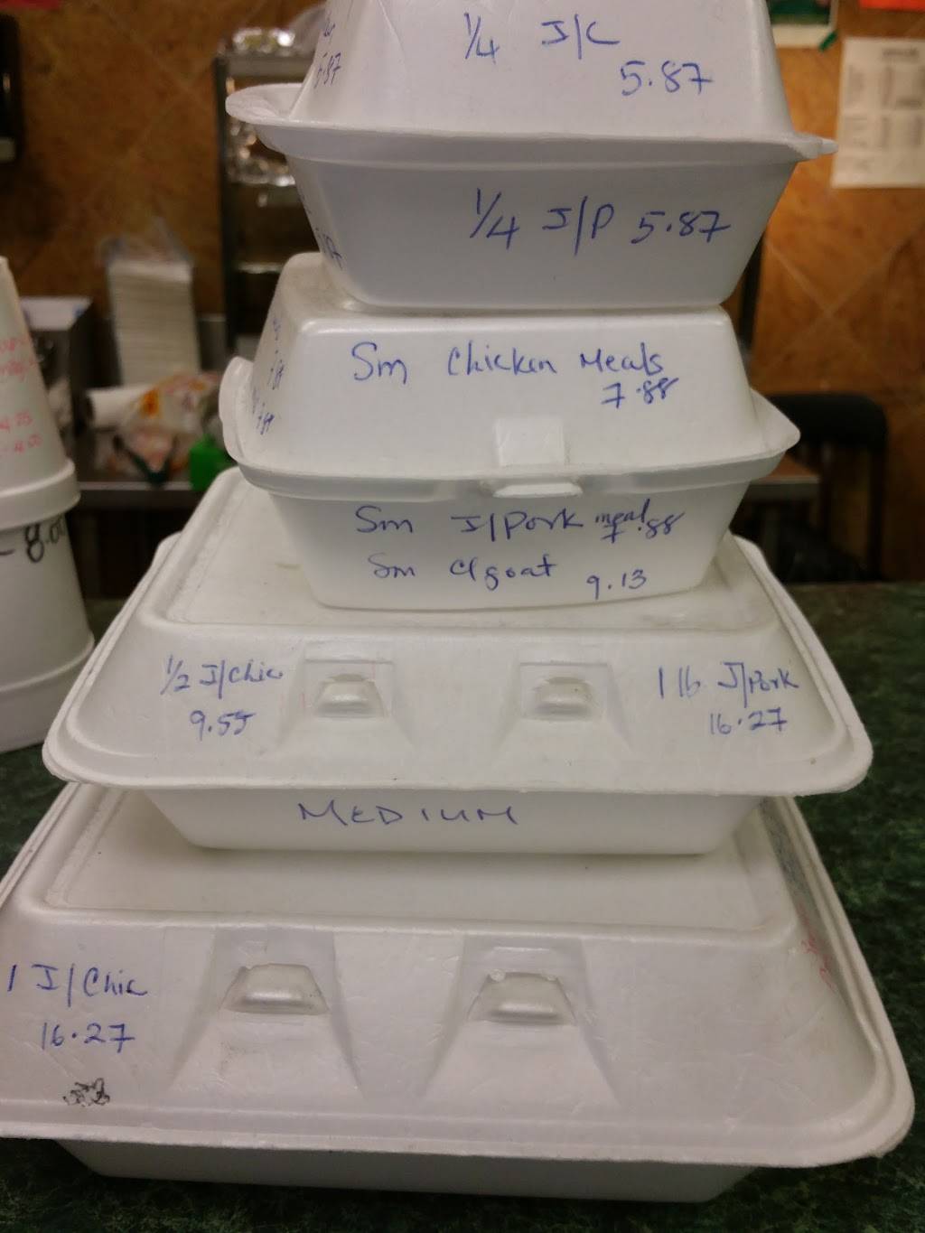 Tropical Jerk Center & Seafood | restaurant | 651 Jerusalem Ave, Uniondale, NY 11553, USA | 5165640917 OR +1 516-564-0917