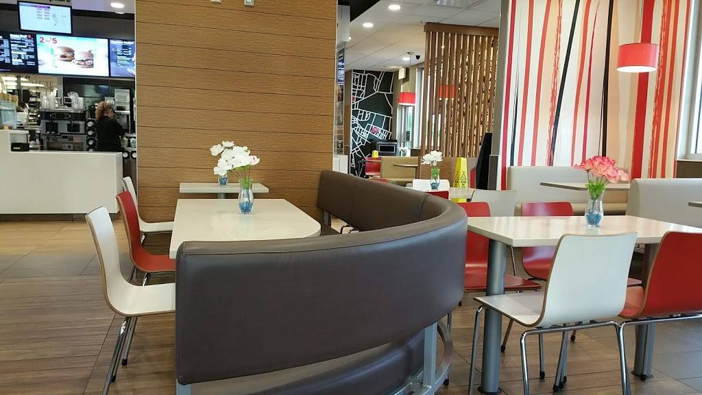 McDonalds | cafe | 1013 Front Place, North Port, FL 34287, USA | 9414297820 OR +1 941-429-7820