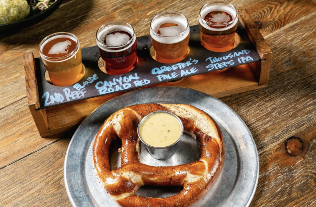 Laguna Beach Beer Company | restaurant | 7631 Edinger Ave #1512, Huntington Beach, CA 92647, USA | 7143727706 OR +1 714-372-7706