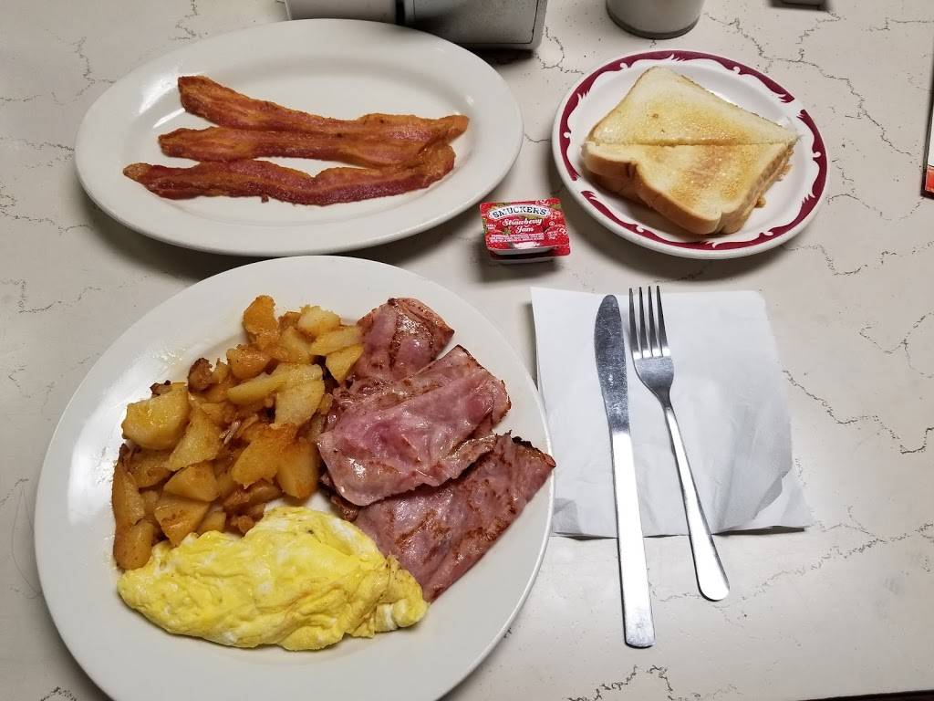 West Main Luncheonette | restaurant | 13 W Main St, Bergenfield, NJ 07621, USA | 2013879849 OR +1 201-387-9849