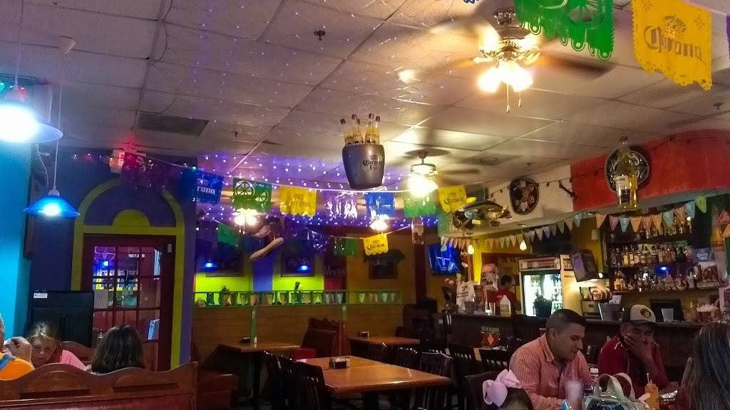 Aztecas Mexican Grill | restaurant | 300 Springville Station, Springville, AL 35146, USA | 2054677618 OR +1 205-467-7618