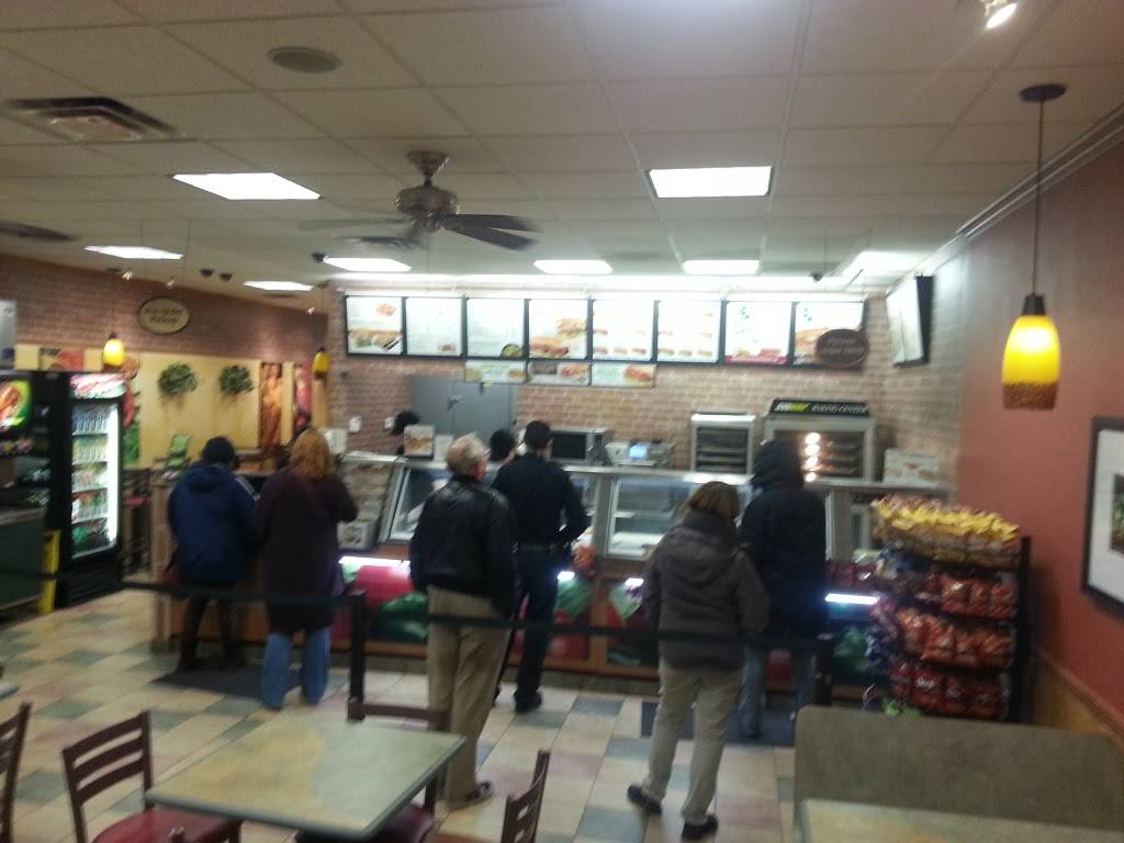 Subway | restaurant | 1733 30th St, Rock Island, IL 61201, USA | 3097861055 OR +1 309-786-1055