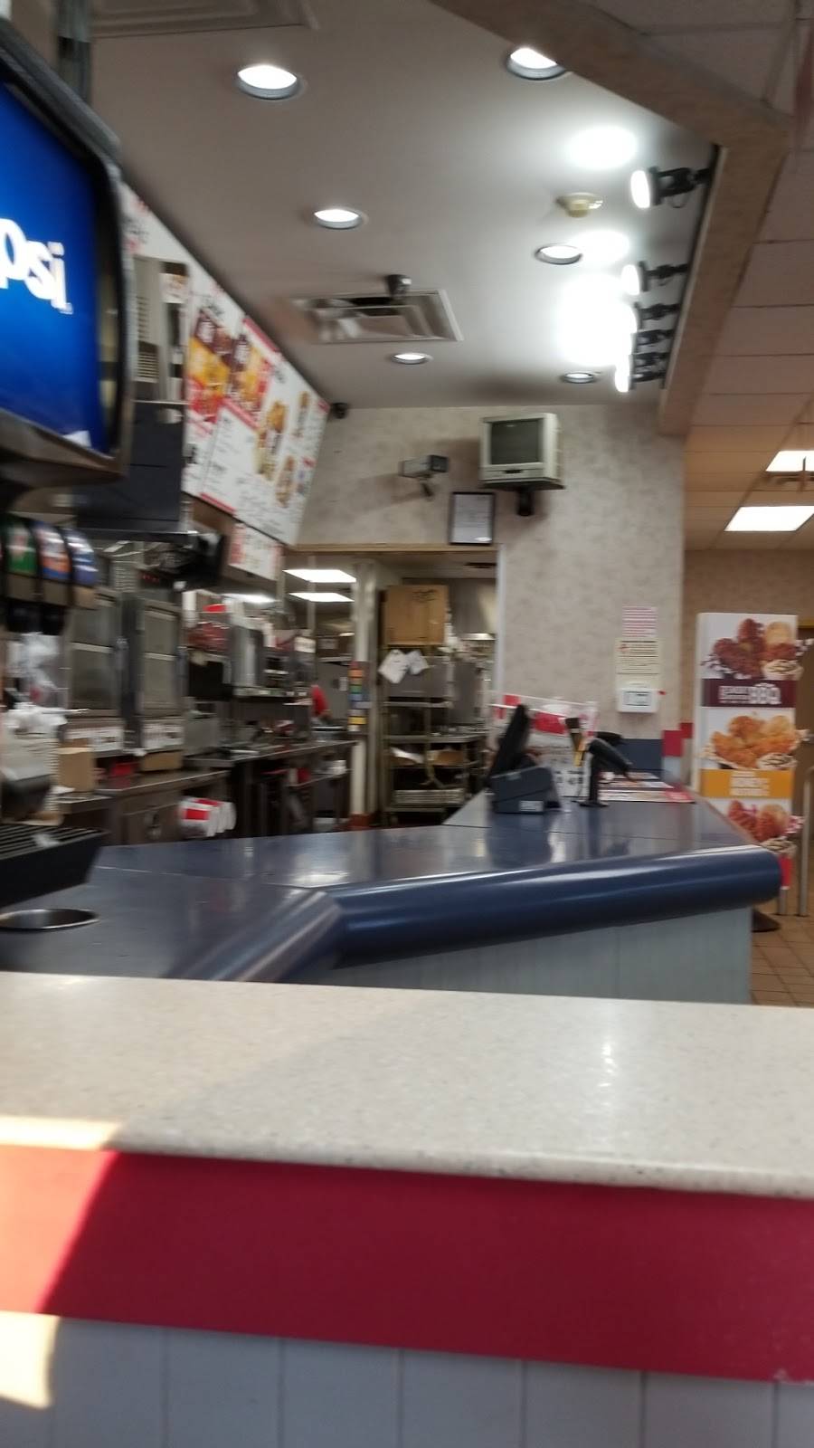 KFC | restaurant | 320 Montauk Hwy, Lindenhurst, NY 11757, USA | 6312259482 OR +1 631-225-9482