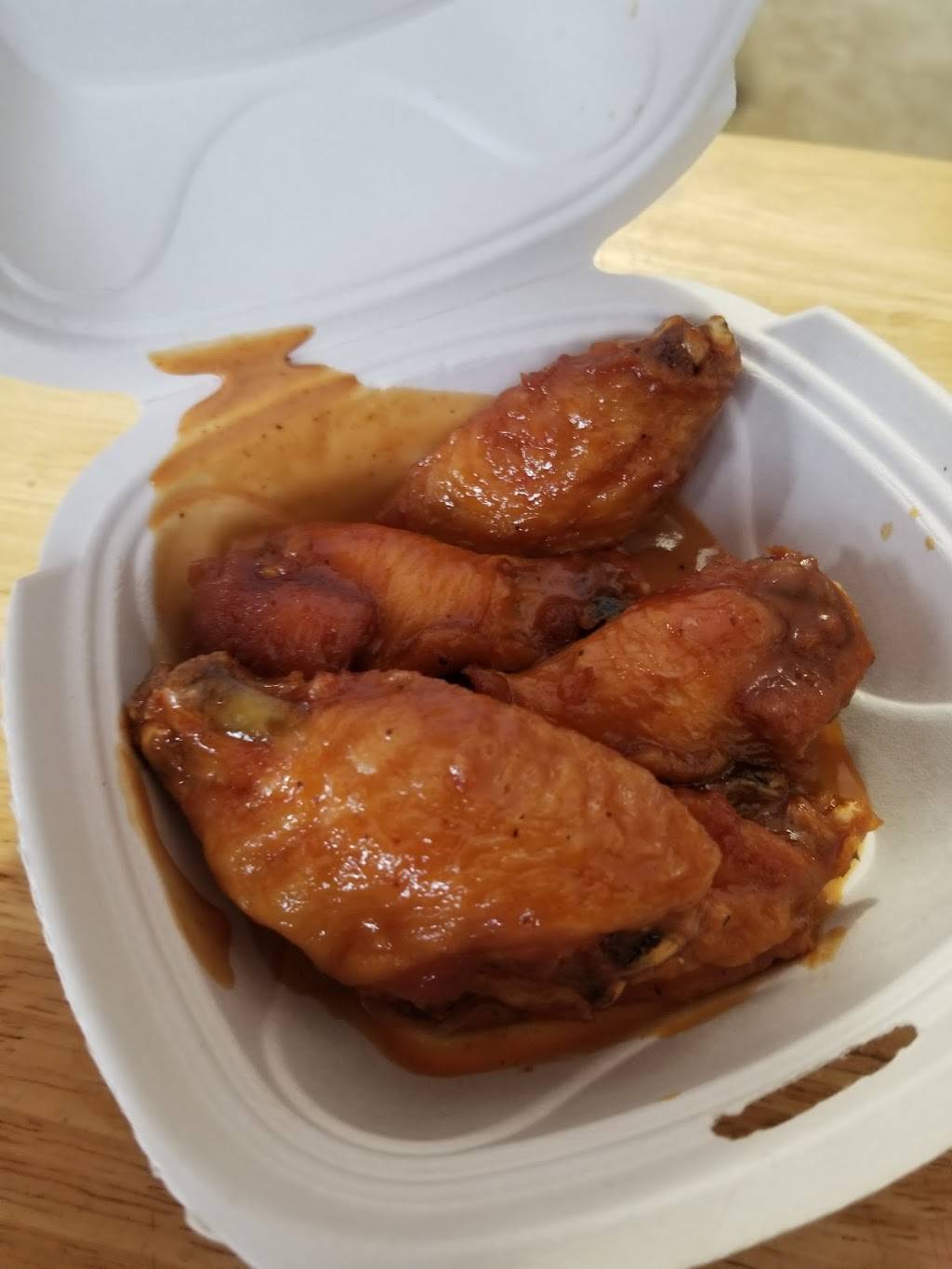 Detroit Wing Company | restaurant | 21312 Eureka Rd, Taylor, MI 48180, USA | 7343182329 OR +1 734-318-2329