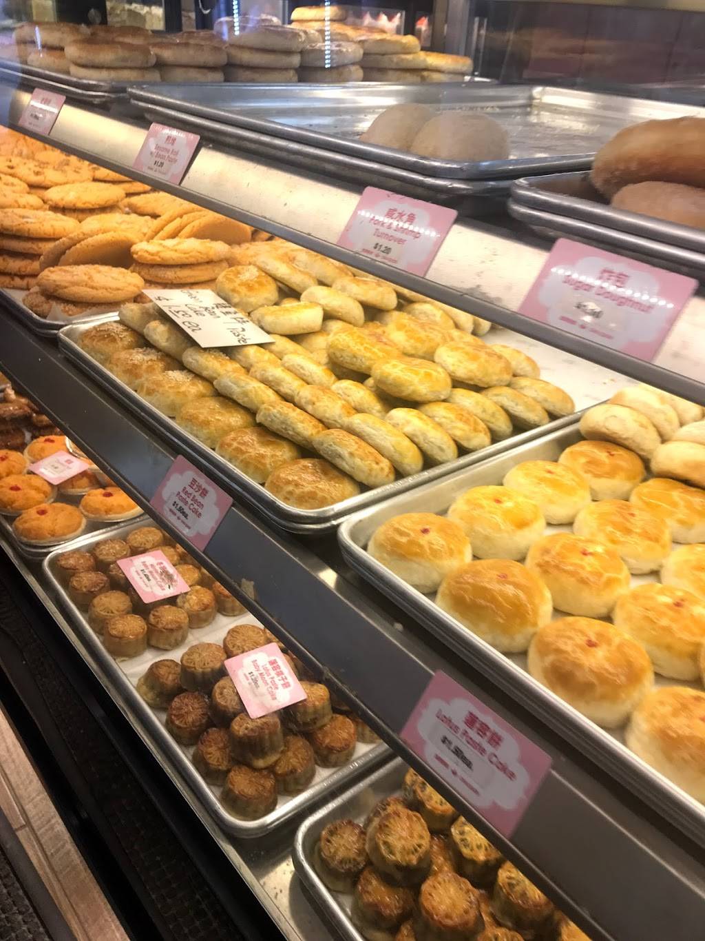 Chiu Quon Bakery & Dim Sum | bakery | 2253 S Wentworth Ave, Chicago, IL 60616, USA | 3122256608 OR +1 312-225-6608