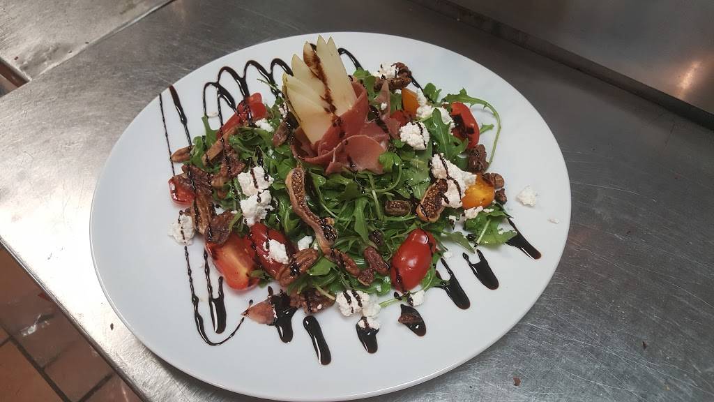 Restaurant Au Petit Chalet | restaurant | 75 Boulevard des Châteaux, Blainville, QC J7B 2A4, Canada | 5796301919 OR +1 579-630-1919